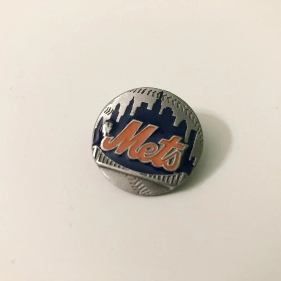Vintage New York Mets Baseball MLB Ball Shape  Pin - Picture 9 of 11